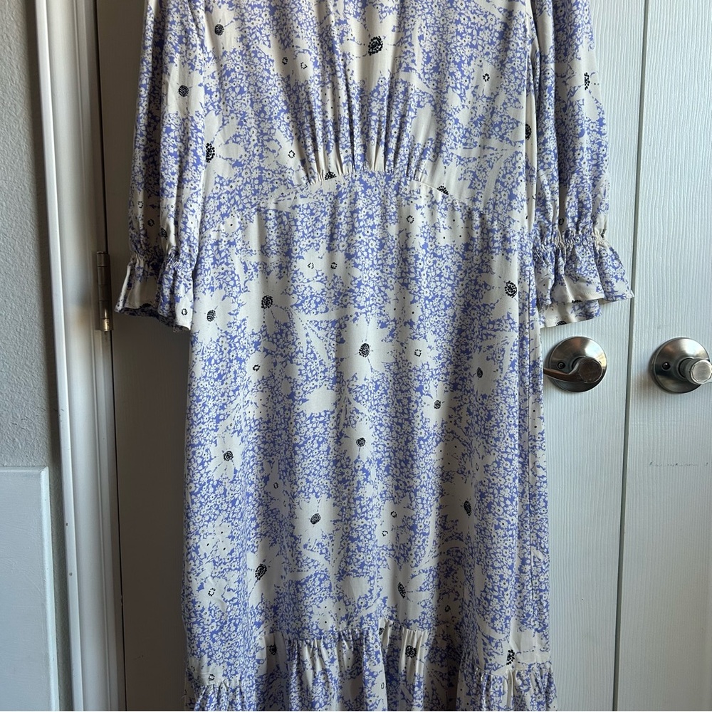Nobody’s Child white and purple half sleeve floral midi dress - Picture 3 of 10